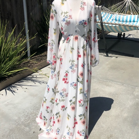 Maxi Dress with small side cut-outs at waist. Very perfect for Spring! 💗 - Picture 5 of 5